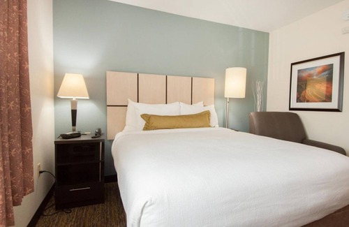 Anaheim Resort Resort | Just What You Were Looking For! 2 Comfortable Units, Kitchenette, Pets Allowed
