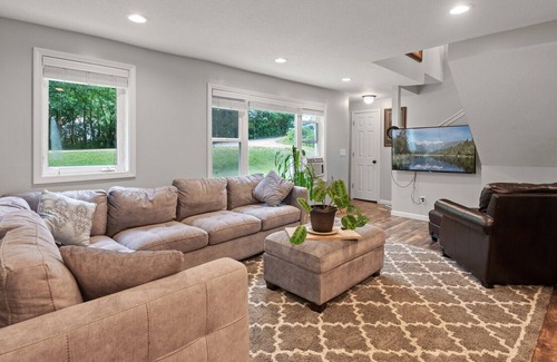 Eagan House | Just15 minutes from Mall of America, MSP Airport, & Downtown Saint Paul