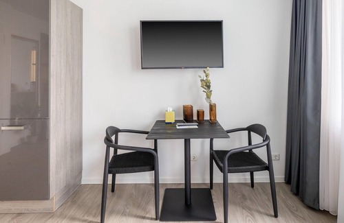 New Town Apartment | Köln Friesenplatz | Suite M + Courtyard View