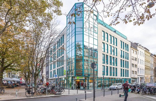 New Town Apartment | Köln Friesenplatz | Suite M + Courtyard View
