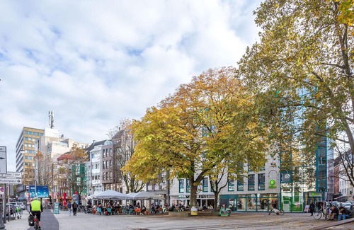 New Town Apartment | Köln Friesenplatz | Suite S + Courtyard View