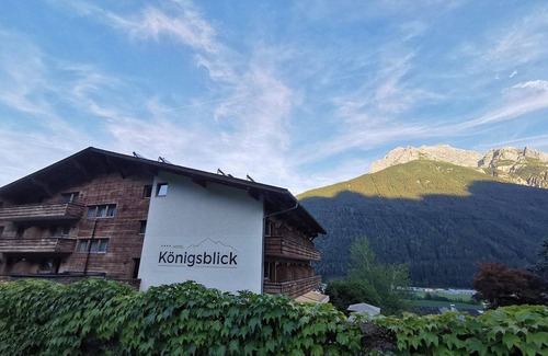 Medraz House | Königsblick Panorama Superior 304 - Hotel Königsblick by keyone