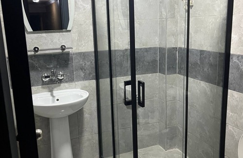 Karaoz Hotel | Kılıç AirPort OTEL