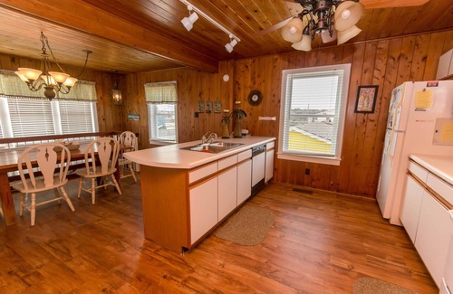 Sea Retreat House | K1700 Atlantic Vu. Community Pool, Ocean View, Pets Ok, WiFi, Close to Beach!