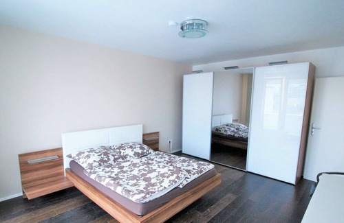 Altstadt-Nord Apartment | K51 large penthouse apartment at Friesenplatz in Cologne with balcony and free WiFi