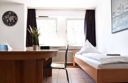 Vingst Apartment | K79 Workers apartment in Cologne Höhenberg with W-LAN