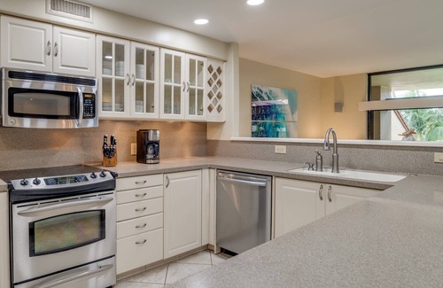 Kaanapali Condo | Kaanapali Royal G-301 - Perfect Getaway Location - Free Fun! - Spacious and Updated