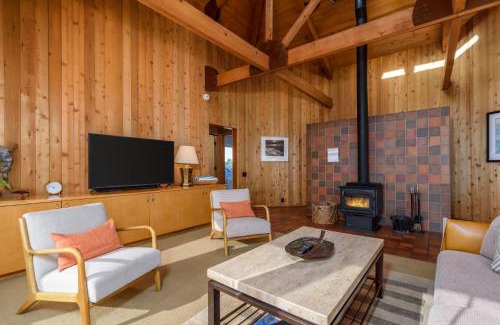 Sea Ranch House | Kabella - Pet Friendly With Hot Tub