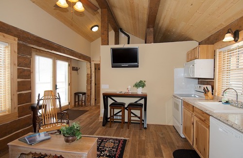 Island Park Cabin | KABINO: Dogs OK FirePit Satellite WiFi Sleeper Sofa Perfect Location Rustic Modern