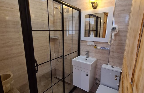 Rasimpasa Hotel | Kadıköy White House