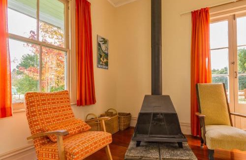 Rangataua House | Kaha Cottage - Rangataua Holiday Home