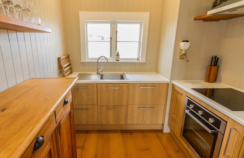 Rangataua House | Kaha Cottage - Rangataua Holiday Home
