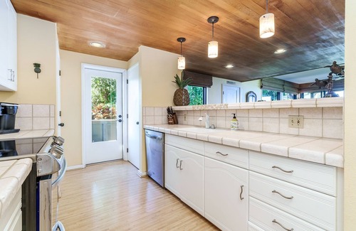 Kahana Apartment | Kahana Village 13 Oceanview 3bed/2bath 3 Bedroom Apts by RedAwning
