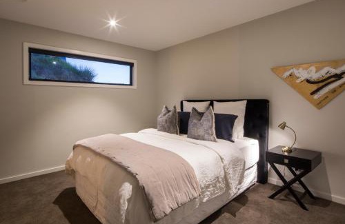 Kawarau Falls Ski Chalet | Kahua Villa