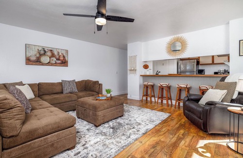 Historic Kailua Village Condo | Kailua Bay Resort#4-206: HEART OF DOWNTOWN, OCEAN VIEWS, CORNER UNIT!