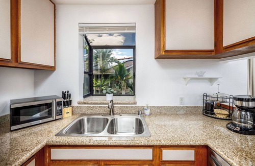 Historic Kailua Village Condo | Kailua Bay Resort#4-206: HEART OF DOWNTOWN, OCEAN VIEWS, CORNER UNIT!