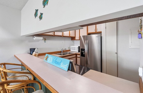 Historic Kailua Village Condo | 🌴Kailua Bay Resort 4-305, 3rd floor with Ocean View🌴
