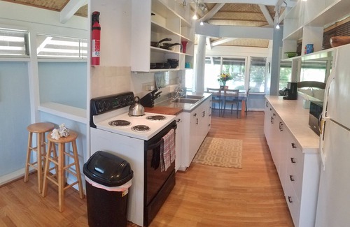 Kailua House | Kailua Beachside, 2 Houses off beach, 2bed/2bath, Sleeps 8, Ocean & Mtn Views