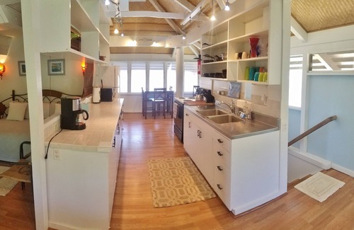 Kailua House | Kailua Beachside, 2 Houses off beach, 2bed/2bath, Sleeps 8, Ocean & Mtn Views