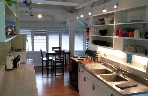 Kailua House | Kailua Beachside, 2 Houses off beach, 2bed/2bath, Sleeps 8, Ocean & Mtn Views