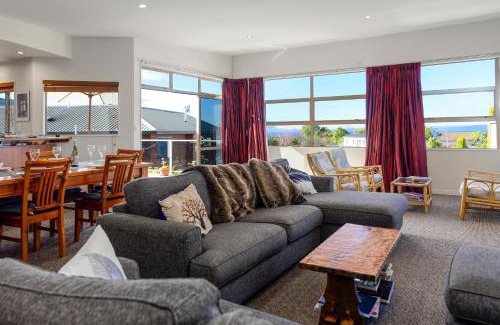 Omori House | Kaimanawa Lookout - Omori Holiday Home
