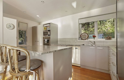 Diamond Harbour House | Kaioruru View – Diamond Harbour Holiday Home