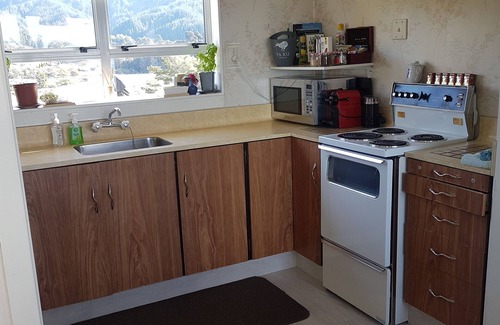 Kaiteriteri House | Kaiteriteri Beach Holiday Home, Elevated Sea Views and Mountain Biking Trails