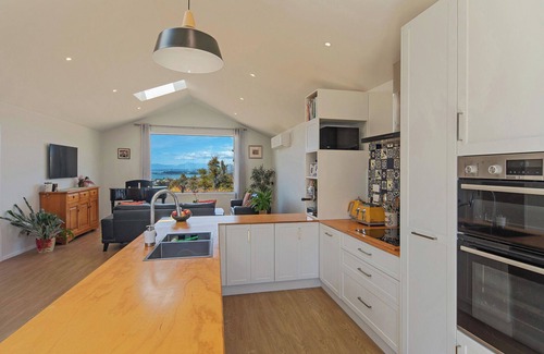 Kaiteriteri House | Kaiteriteri Escape - Brand-New Hilltop Haven with Breathtaking Views