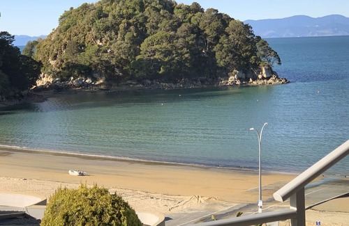 Ngaio Bay House | Kaiteriteri Retreat Balcony Studio - commanding great views of the Beach