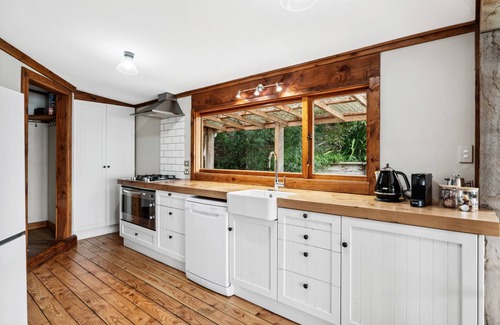 Cape Saunders Resort | Kakapo Cabin @ Kaimata Retreat, Rustic and Charming