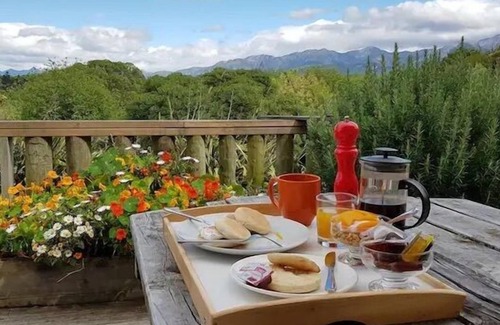 Kaikoura House | Kakatu Retreat - 11 Bedrooms, Kakatu Retreat | 11 Bedrooms | 8 Bathrooms | Amazing Views