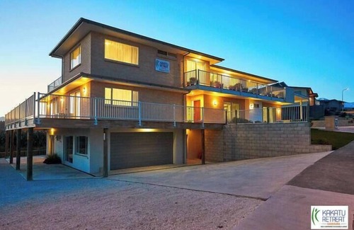 Kaikoura Apartment | Kakatu Retreat - Family Room, Kakatu Retreat | Family Room | Breakfast Included