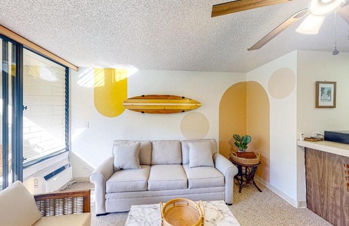 Historic Kailua Village Apartment | Kalanikai #112