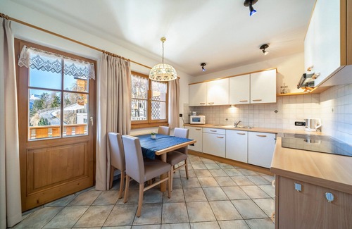 Ultimo Apartment | Kalchgruberhof Apartment Alpenrose with Lake View, Private Balcony, Terrace and Wi-Fi