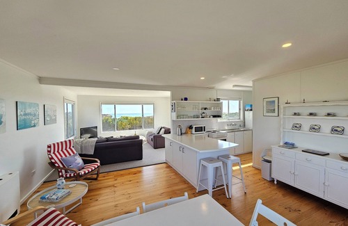 Waterhouse House | Kalimna - 360 degree ocean and marina views!