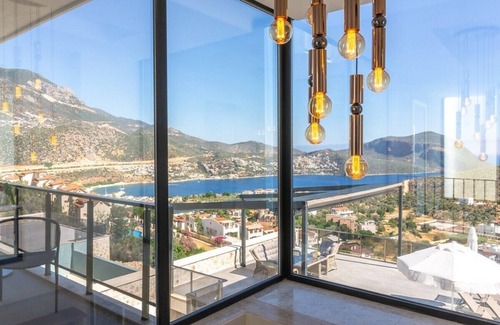 Bezirgan Villa | Kalkan Kalamar Deniz Manzaralı 5+1 Lüks Villa
