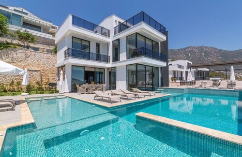 Bezirgan Villa | Kalkan Kalamar Deniz Manzaralı 5+1 Lüks Villa