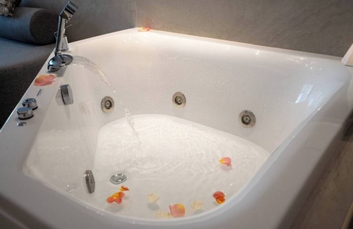 Thessaloniki City Centre Condo | Kallipso mini Jacuzzi Suite