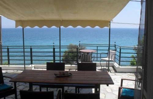 Keramidi House | Kamari Guesthouse