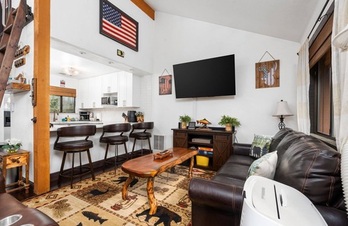 Shaver Lake Condo | Kamp Kokanee-cute & cozy condo 5 mins from town & the lake!
