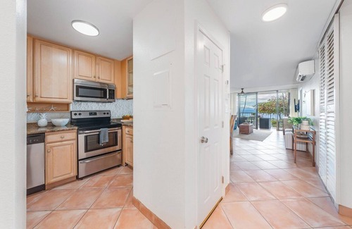 Maalaea Condo | KAN 211 Remodeled OceanFront 2BD for Whale Watching w Pool