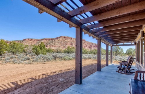 Kanab House | Kanab Hideouts Guest House, Secluded Cabin, Views!