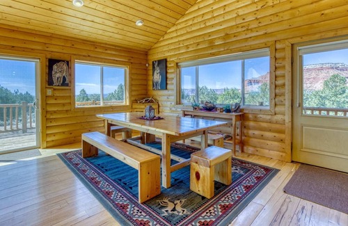 Kanab House | Kanab Luxury Log Home, Hidden Treasure w/60 Acres!