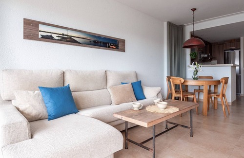Pedrinya Apartment | Kandinsky apartment with sea view