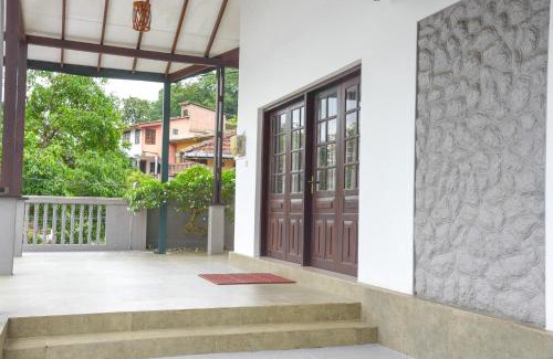 Kandy Bed & Breakfast | Kandy Hemantha Resort