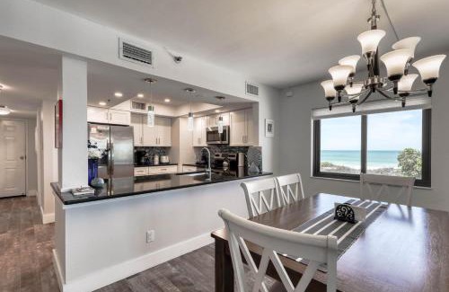 Indian Rocks Beach Apartment | Kandy's Kondo #101