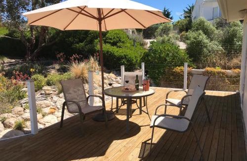 Alexandrina House | Kangaroo Pause Holiday home at Clayton Bay