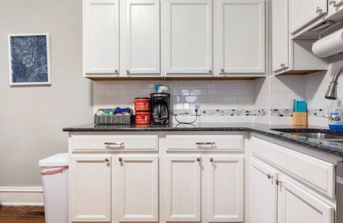 South Hyde Park House | Kansas City Historic Getaway: 5★ Location, Royal Beds, Game Room, BBQ & Fire Pit
