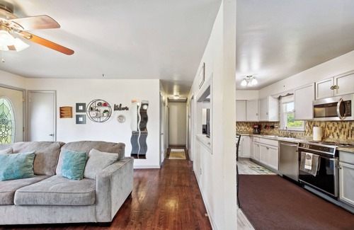 South Kansas City House | Kansas City Home w/Yard, Near Longview Lake