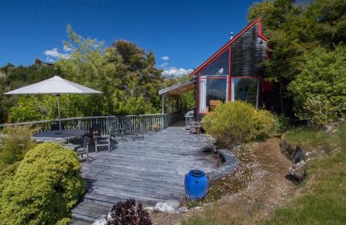 Ngaio Bay House | Kanuka House - Kaiteriteri Holiday Home